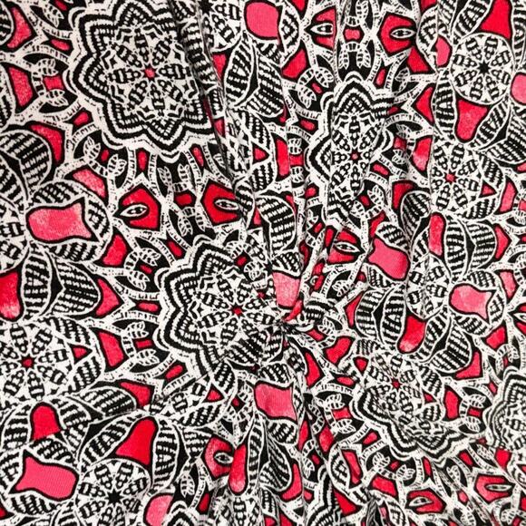 Dana Buchman Pink/Black Mandala Patterned Bodycon Dress V-Neck - Picture 5 of 6